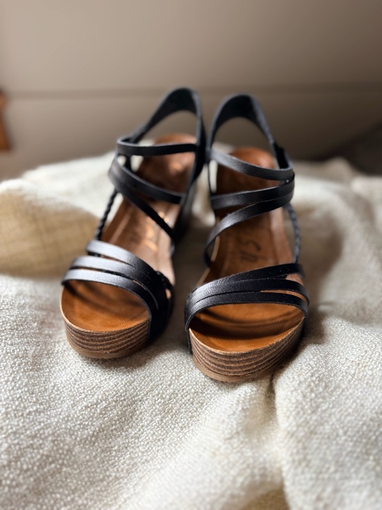 Blowfish Shoes - Blowfish Wedge Sandal black, size 6